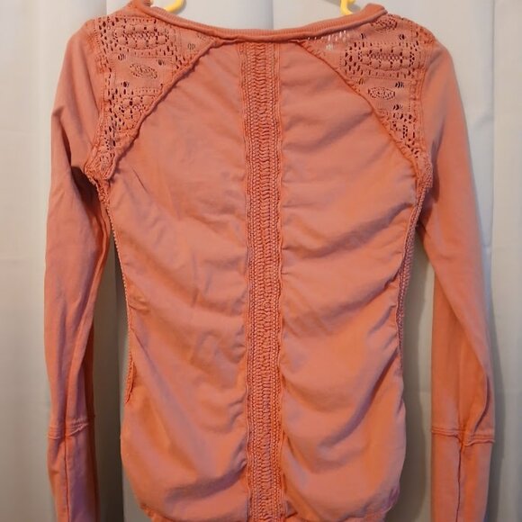 FREE PEOPLE Shell Lace Henley T-shirt Top XS Pink Scoop neck Gold Coast LS - Picture 7 of 10